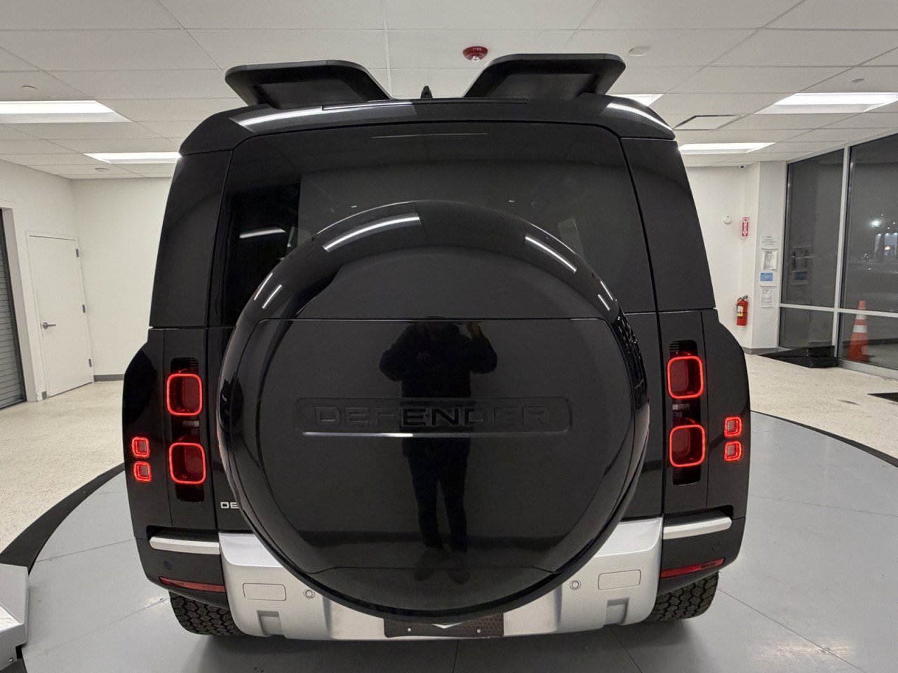 Used 2025 Land Rover Defender 110 S image 7