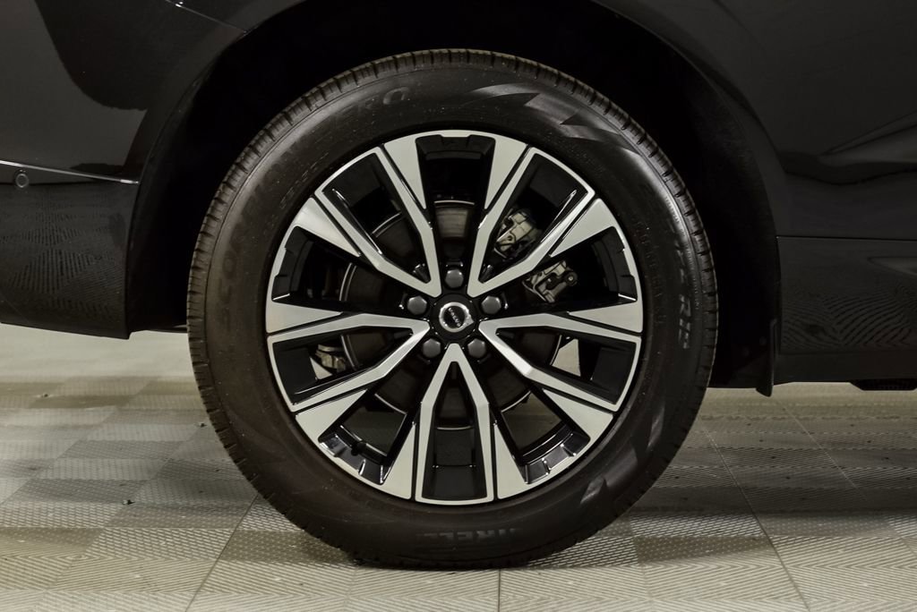 Certified 2025 Volvo XC60 B5 Plus image 38