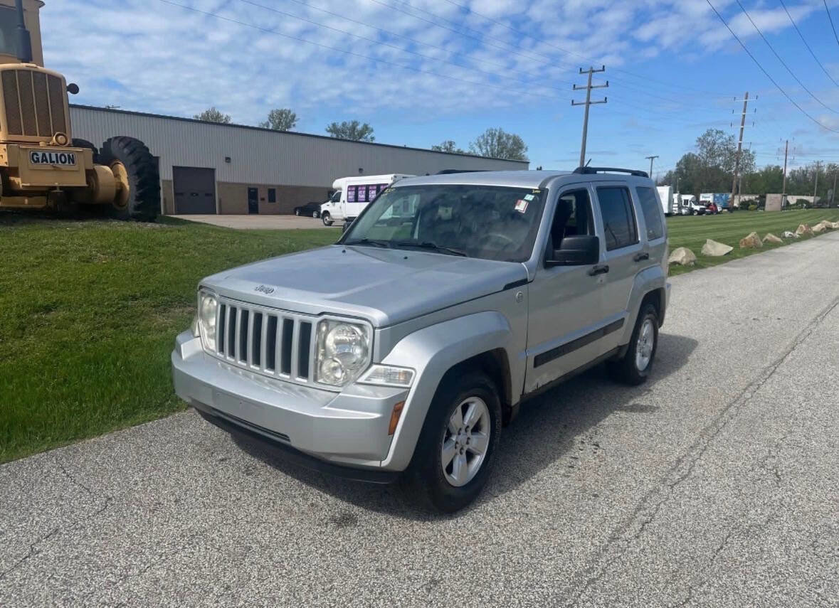 Used 2010 Jeep Liberty Sport w/ Popular Equipment Group AWD/4WD image 3