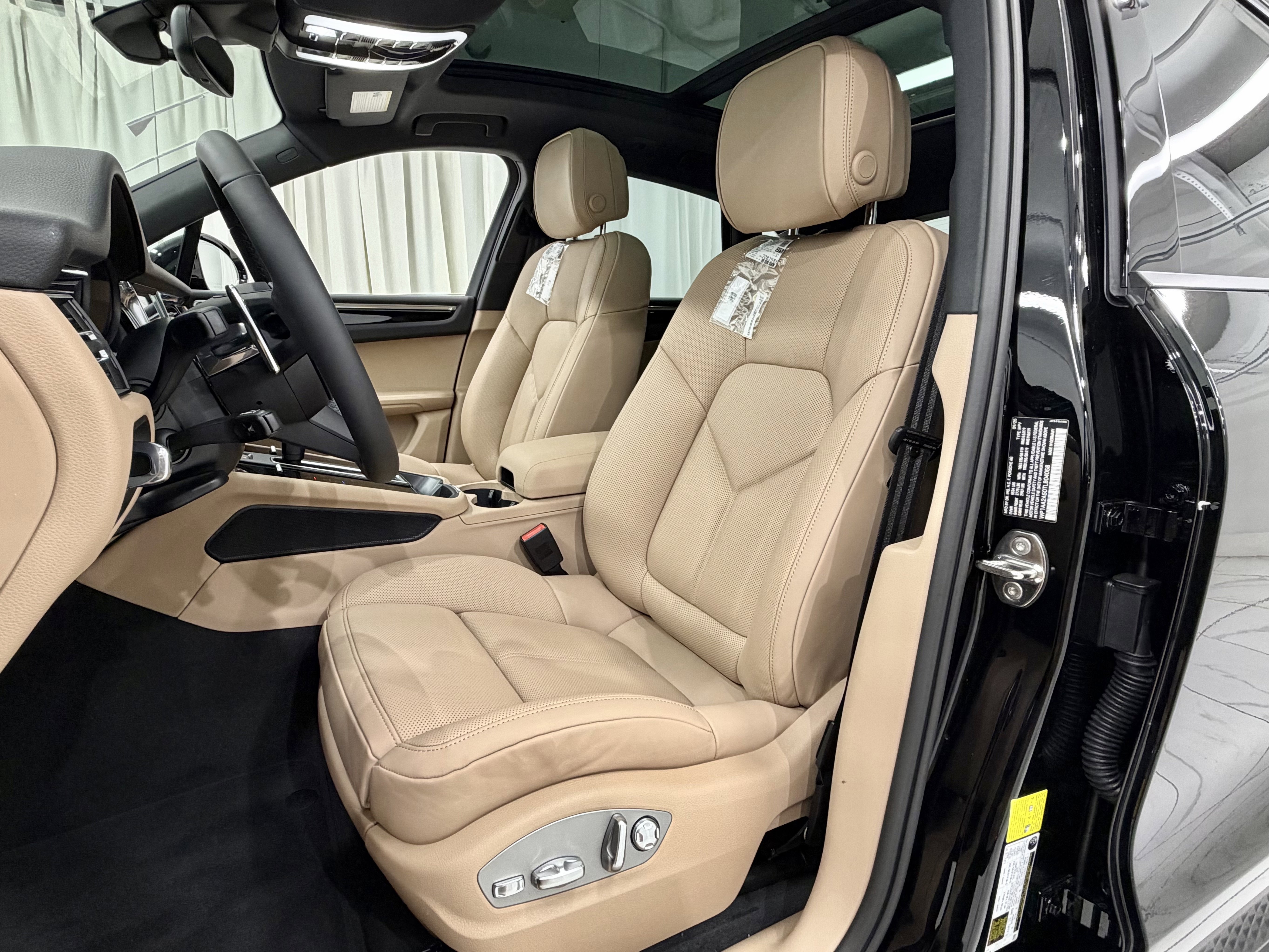 New 2026 Porsche Macan image 30
