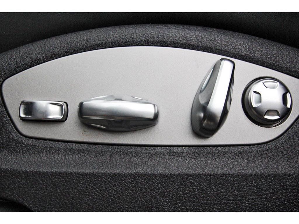 Used 2021 Porsche Macan S AWD/4WD image 34