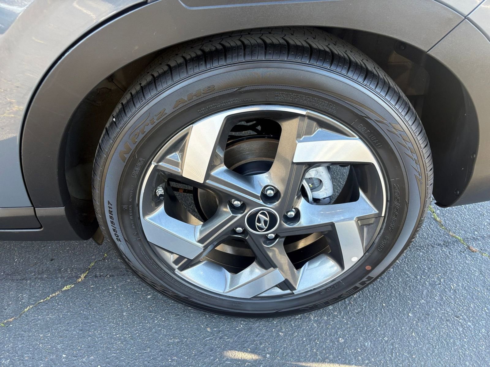 Used 2025 Hyundai Venue SEL image 30