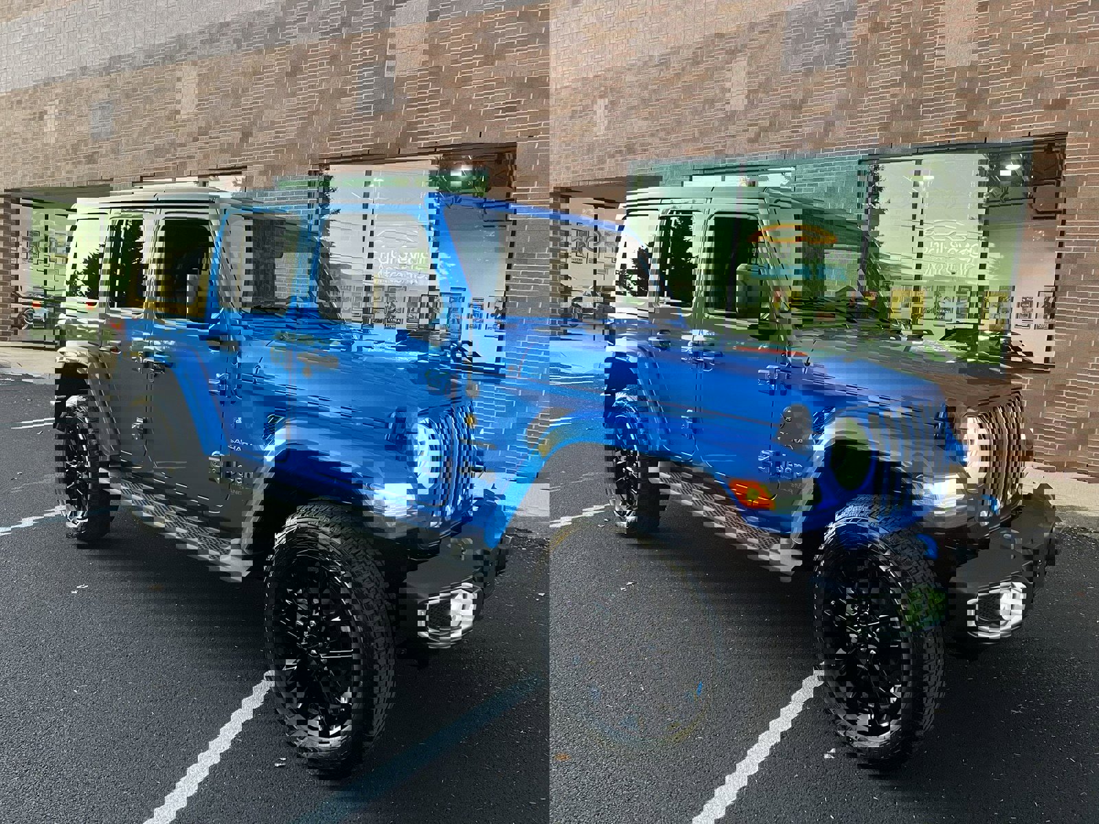 Used 2022 Jeep Wrangler Unlimited Sahara w/ Cold Weather Group image 82