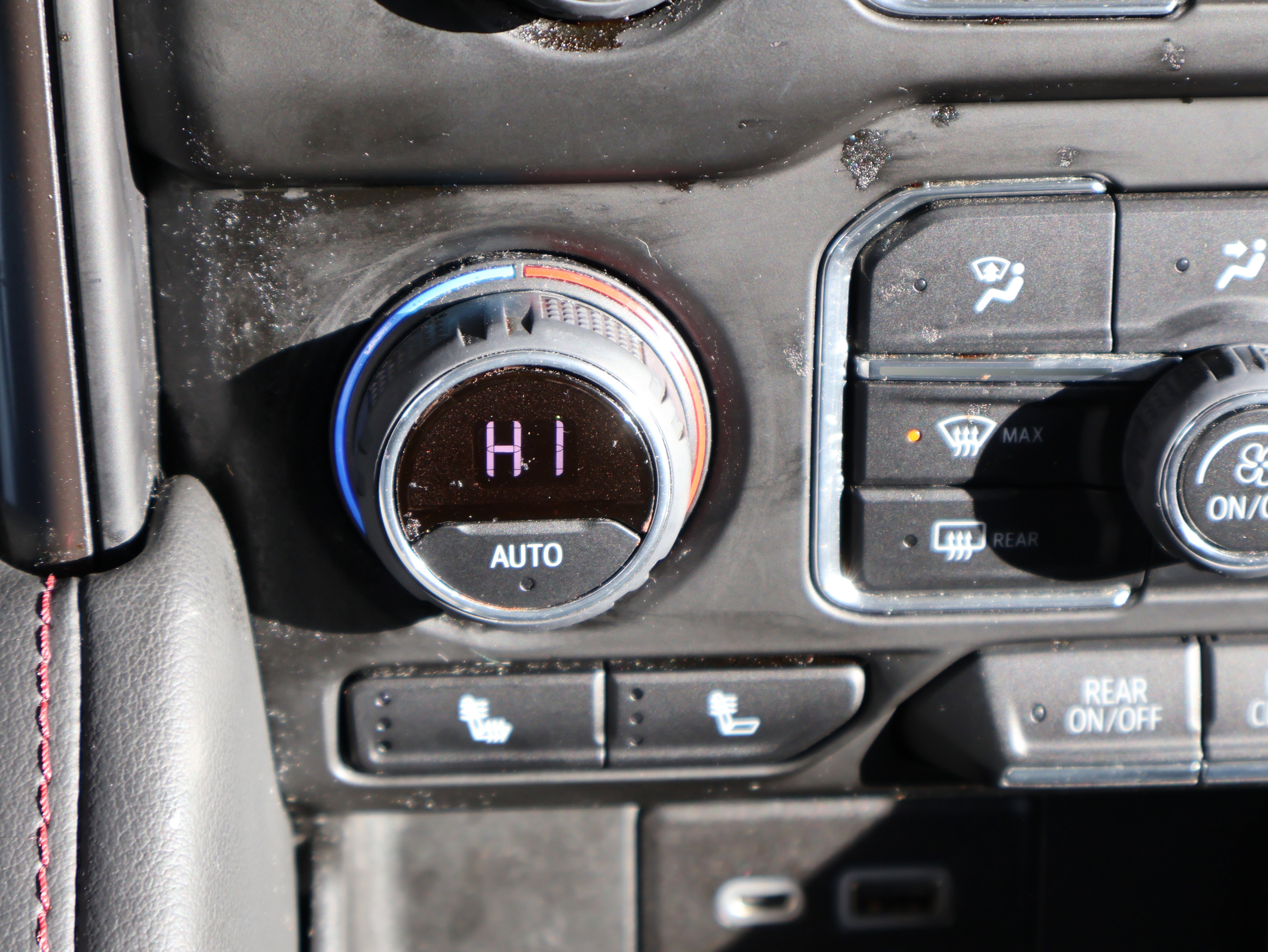 Used 2022 Chevrolet Suburban RST w/ Sport Performance Package AWD/4WD image 29