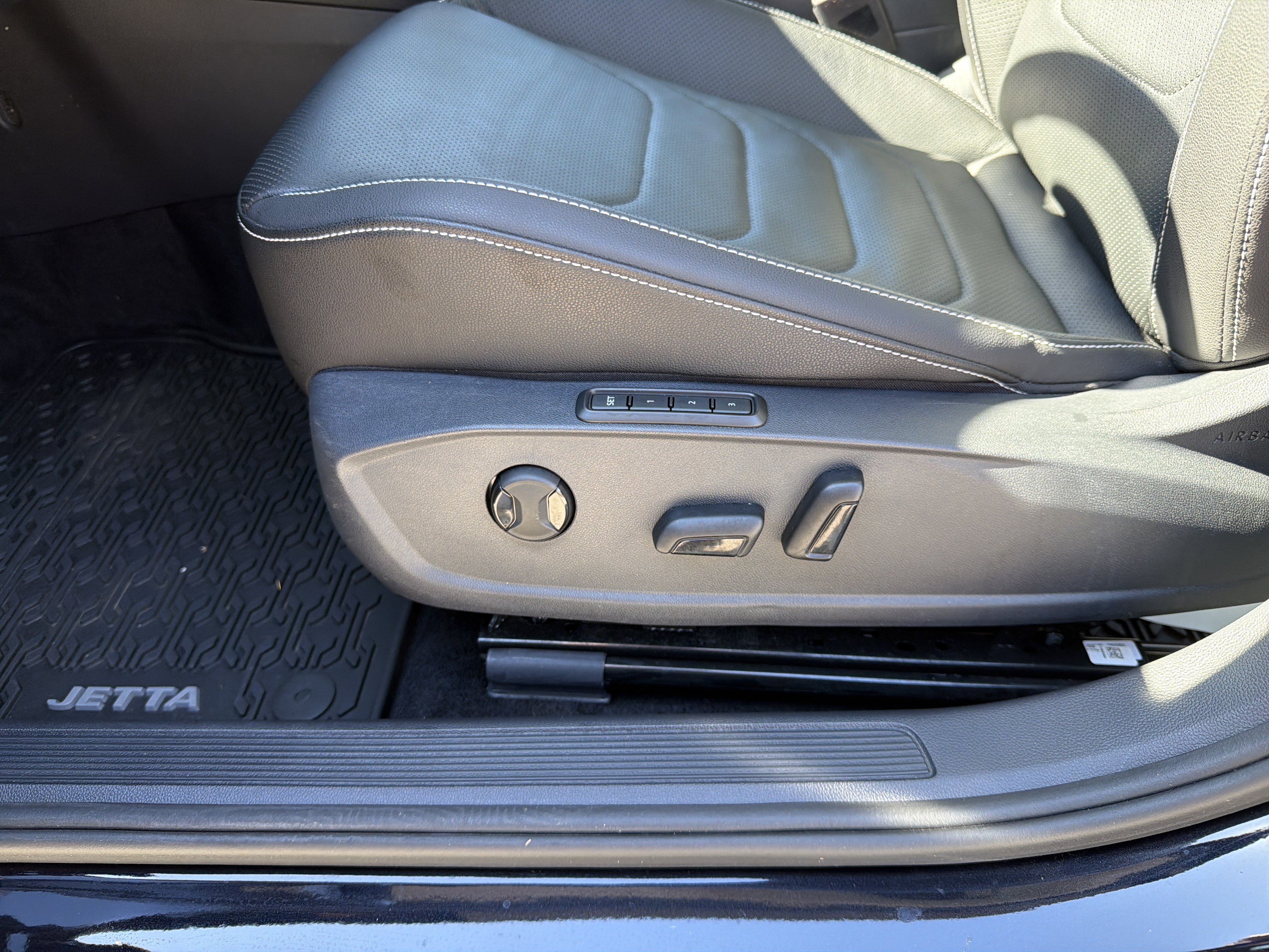 Used 2024 Volkswagen Jetta SEL image 11