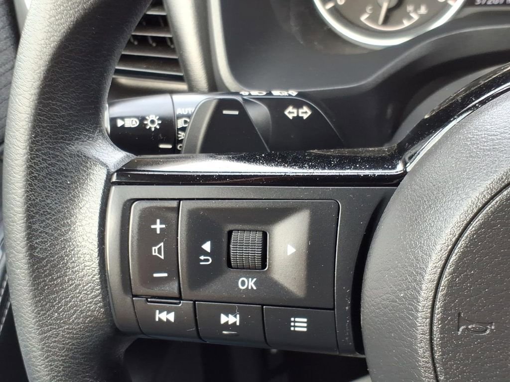 Used 2021 Nissan Rogue SV image 25