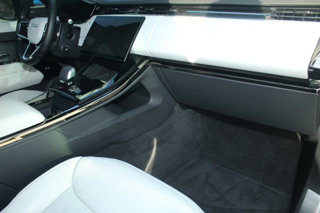 Used 2024 Land Rover Range Rover Sport SE image 25