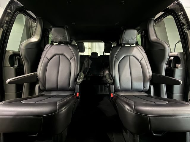 Used 2025 Chrysler Pacifica Select FWD image 29