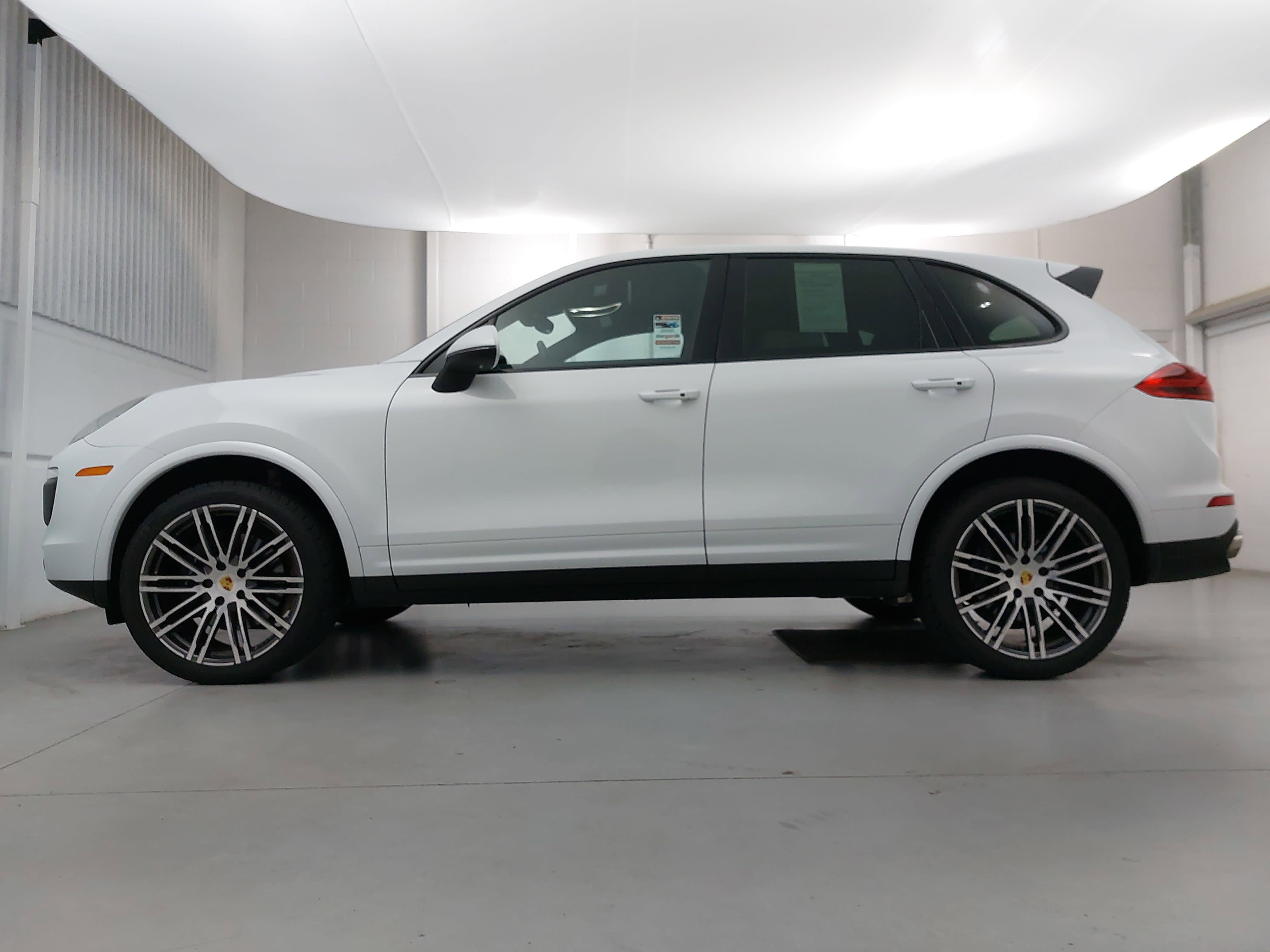 Used 2018 Porsche Cayenne Platinum Edition AWD/4WD image 2