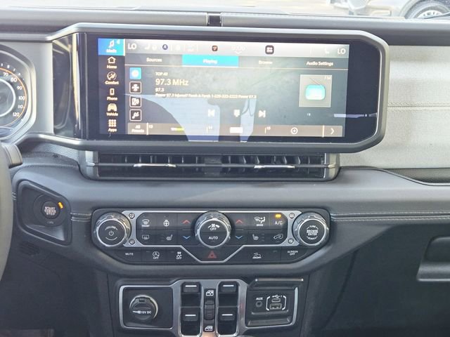 Used 2025 Jeep Wrangler Sahara image 22