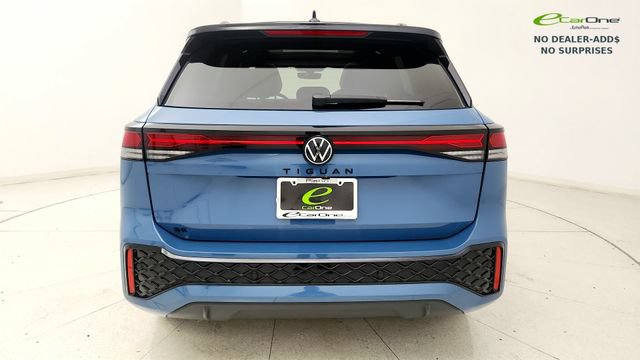 Used 2025 Volkswagen Tiguan SE R-Line FWD image 30