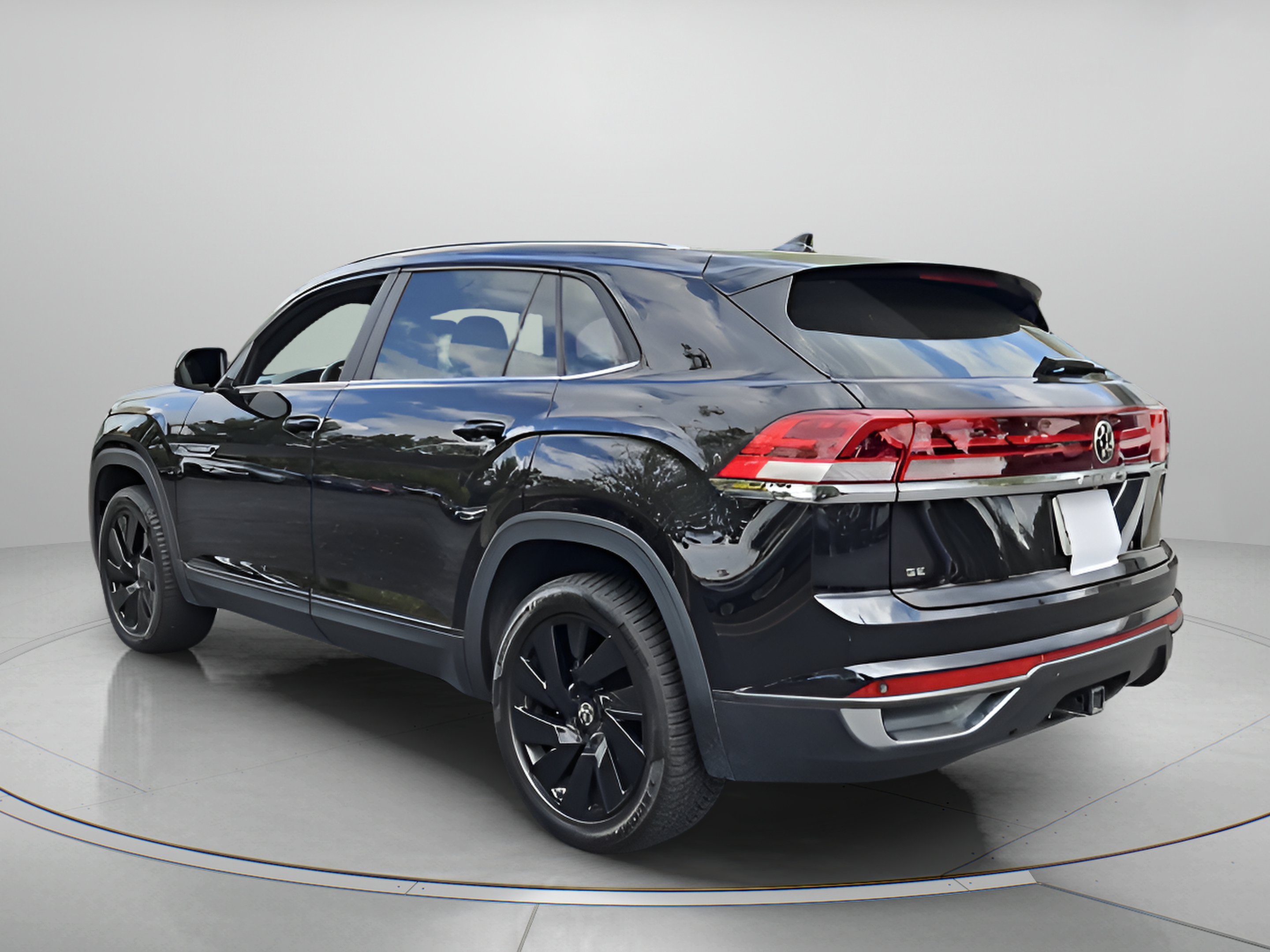 Used 2024 Volkswagen Atlas Cross Sport SE w/ Panoramic Sunroof Package FWD image 3