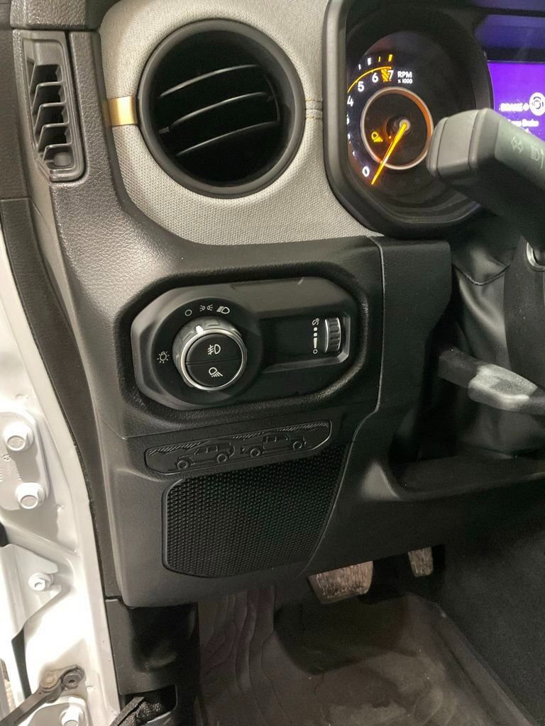 Used 2024 Jeep Gladiator Sport AWD/4WD image 27