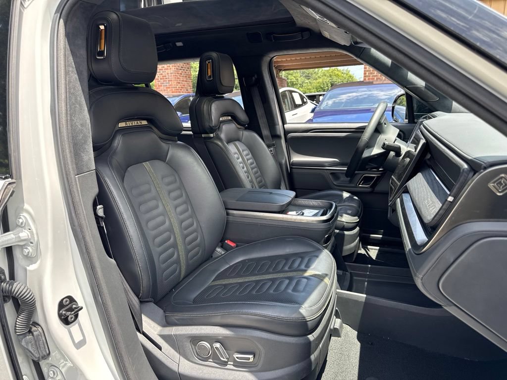 Used 2024 Rivian R1S Adventure AWD/4WD image 9