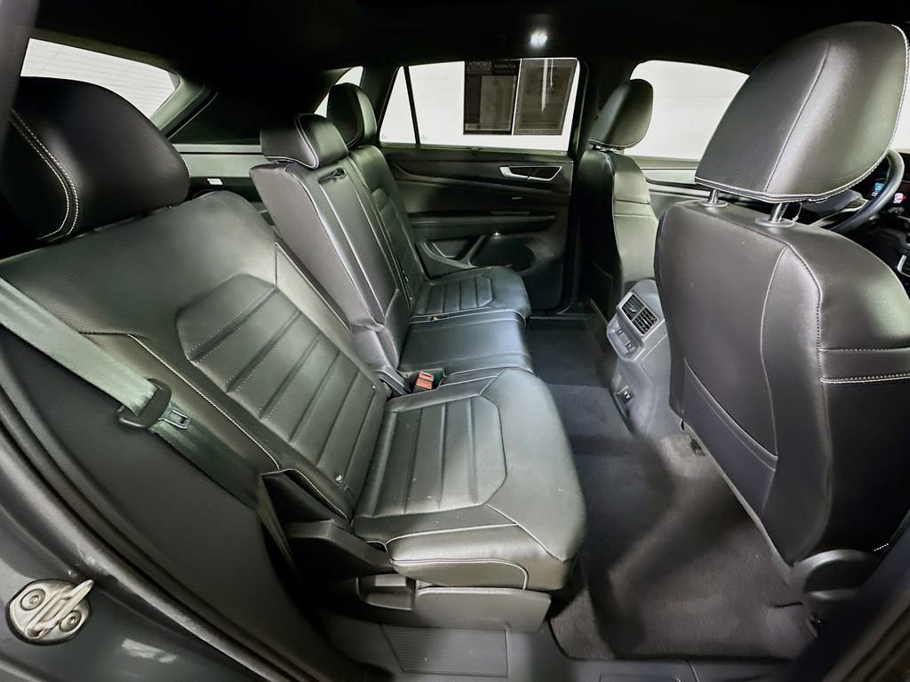 Used 2024 Volkswagen Atlas Cross Sport SEL R-Line image 11