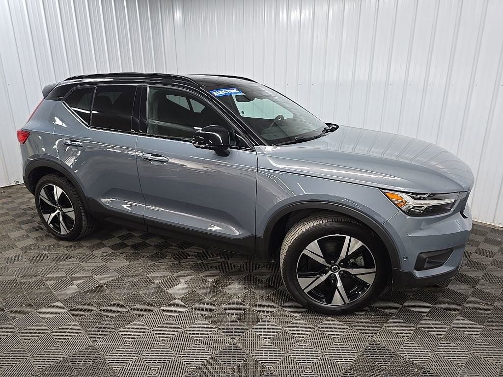 Used 2022 Volvo XC40 P8 Recharge Plus image 1