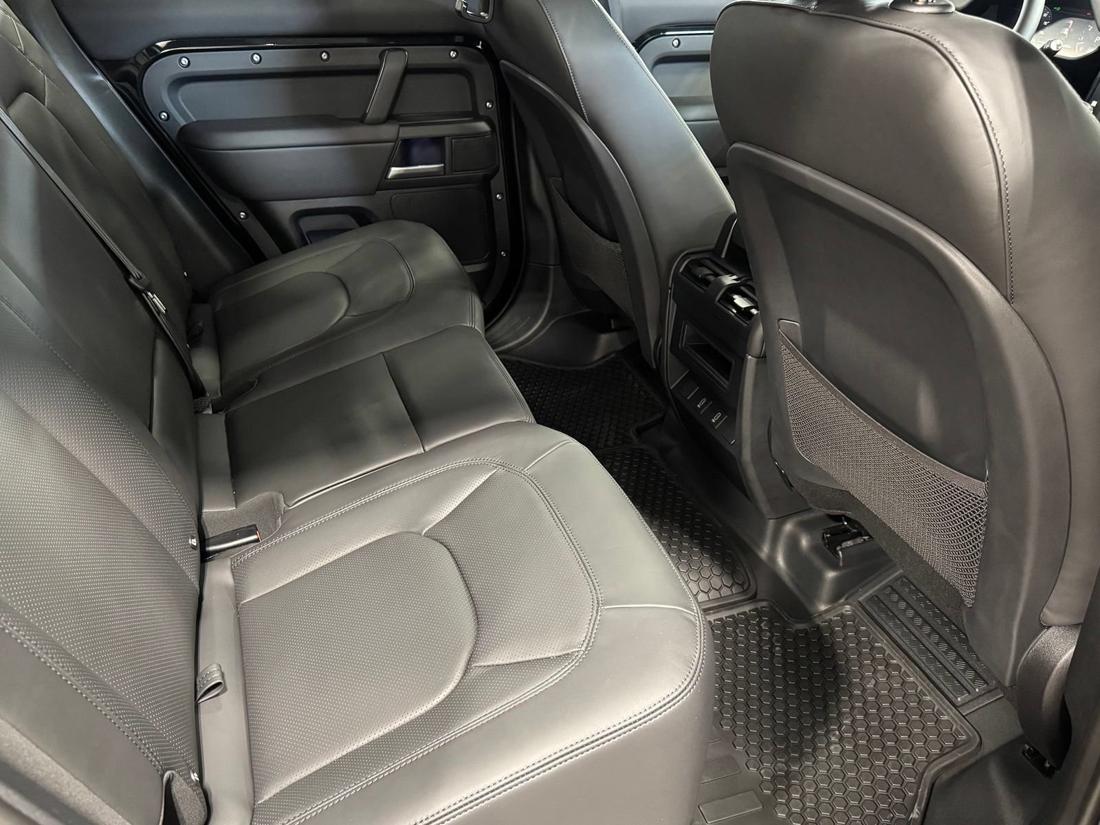 New 2026 Land Rover Defender 110 X-Dynamic SE AWD/4WD image 46
