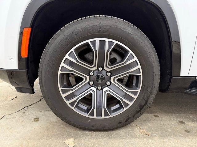 Used 2025 Jeep Wagoneer L Series II w/ 8-pass Seating Package AWD/4WD image 31