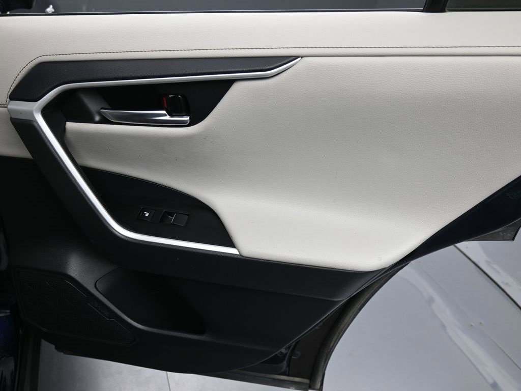 Used 2021 Toyota RAV4 Limited image 14