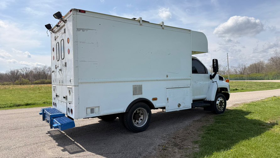 Used 2009 GMC TopKick C4500 2WD Regular Cab image 5
