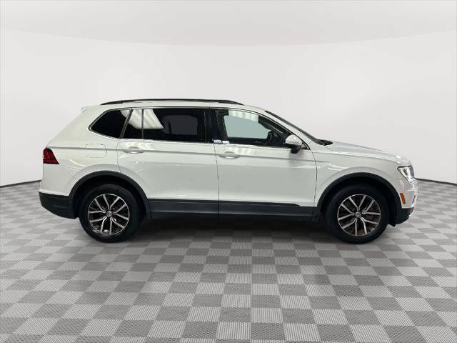 Used 2019 Volkswagen Tiguan SE w/ Panoramic Sunroof Package AWD/4WD image 2