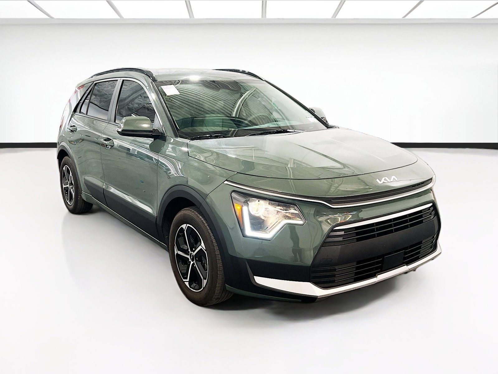Used 2025 Kia Niro EX FWD image 3