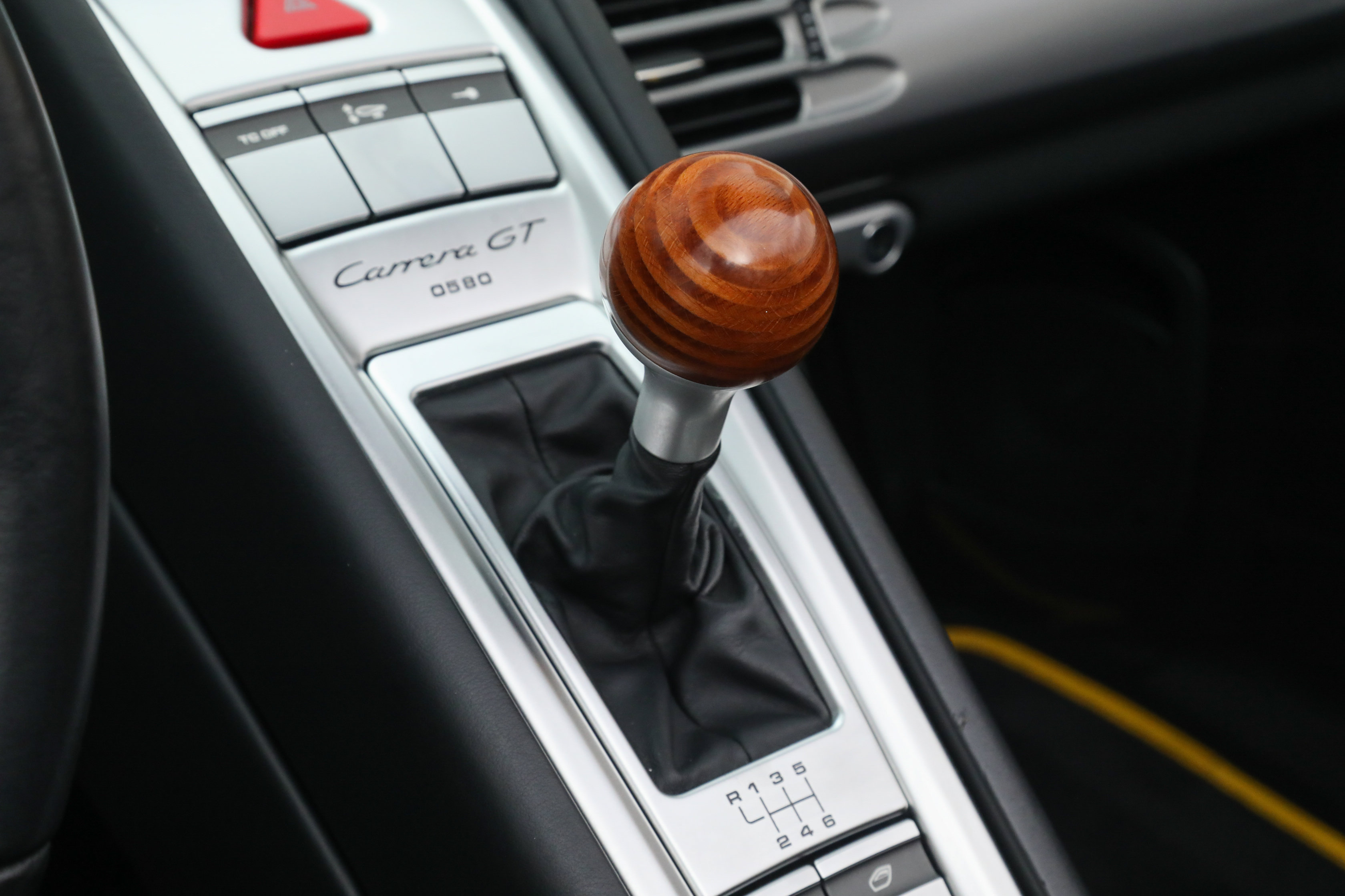 Used 2005 Porsche Carrera GT RWD image 34