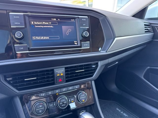 Used 2019 Volkswagen Jetta SE w/ Cold Weather Package FWD image 14