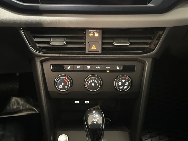 Certified 2022 Volkswagen Taos SE image 32