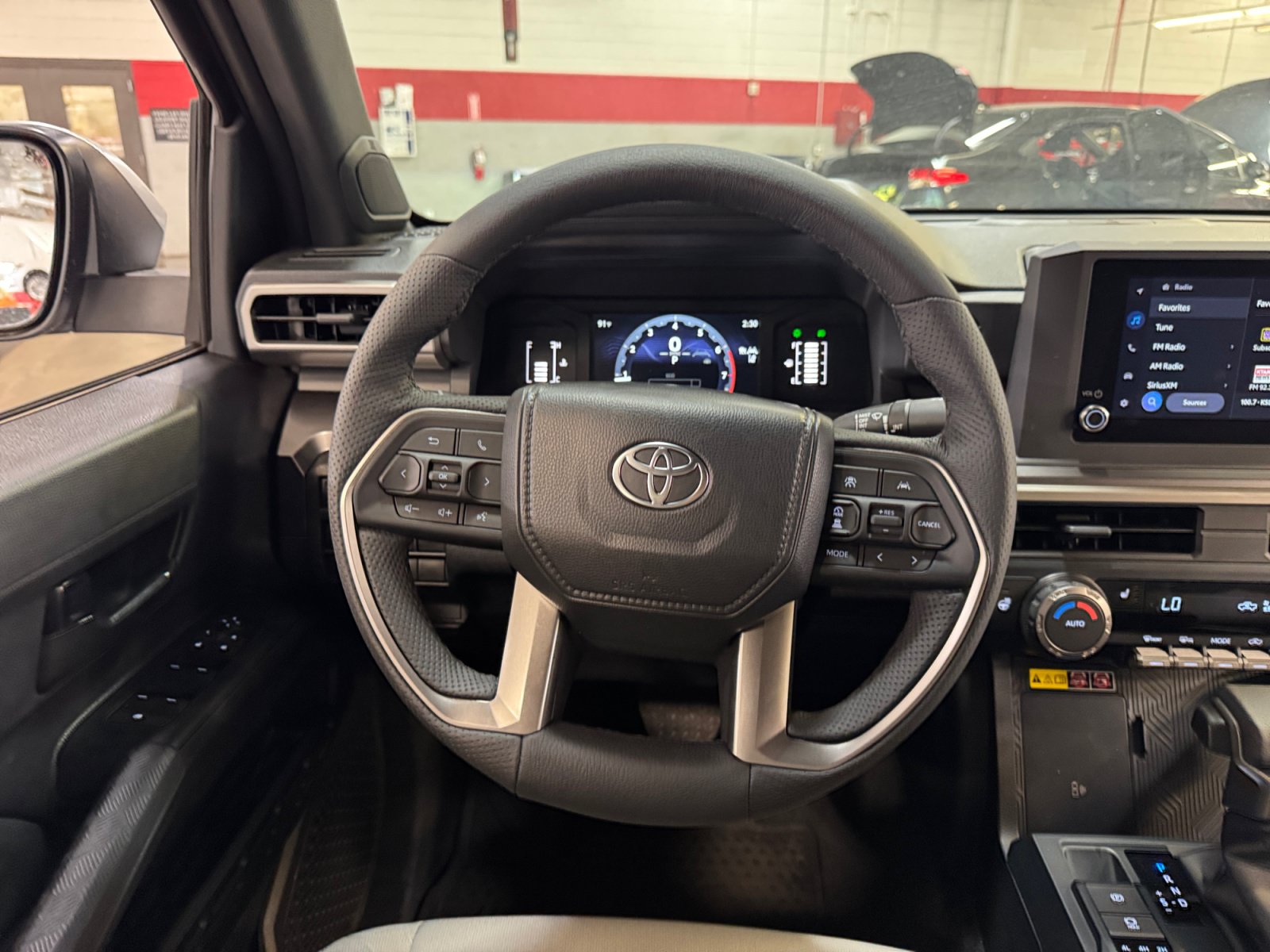 Certified 2025 Toyota Tacoma SR5 AWD/4WD image 9