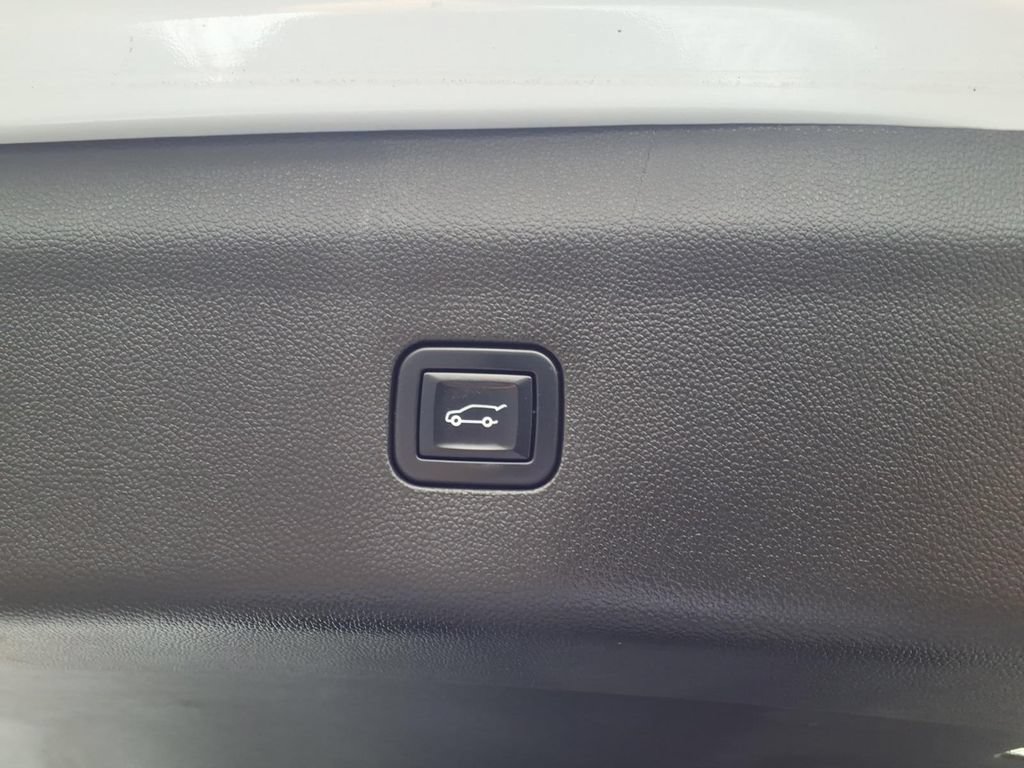 Used 2023 Buick Enclave Essence w/ Experience Buick Package AWD/4WD image 31