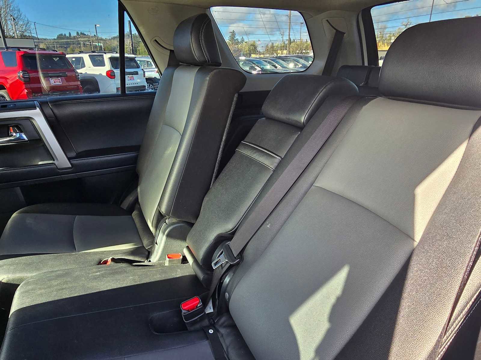 Used 2018 Toyota 4Runner SR5 Premium image 18