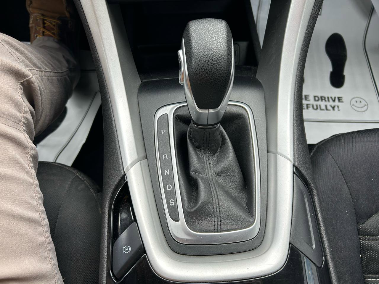 Used 2014 Ford Fusion SE FWD image 24