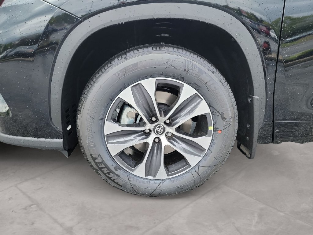 New 2023 Toyota Highlander XLE AWD/4WD image 14
