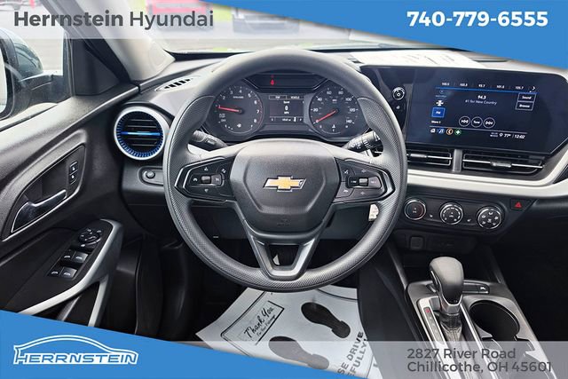 Used 2025 Chevrolet Trax LS w/ LS Convenience Package FWD image 7