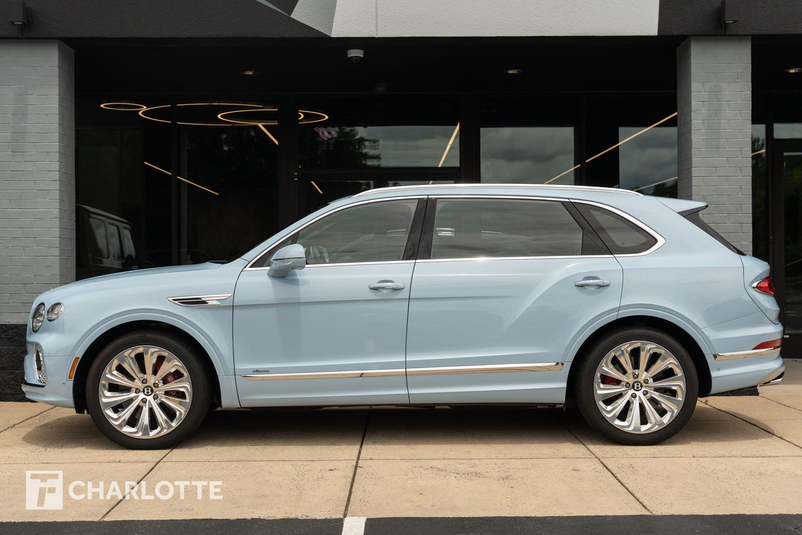 Used 2023 Bentley Bentayga Extended Wheelbase image 8