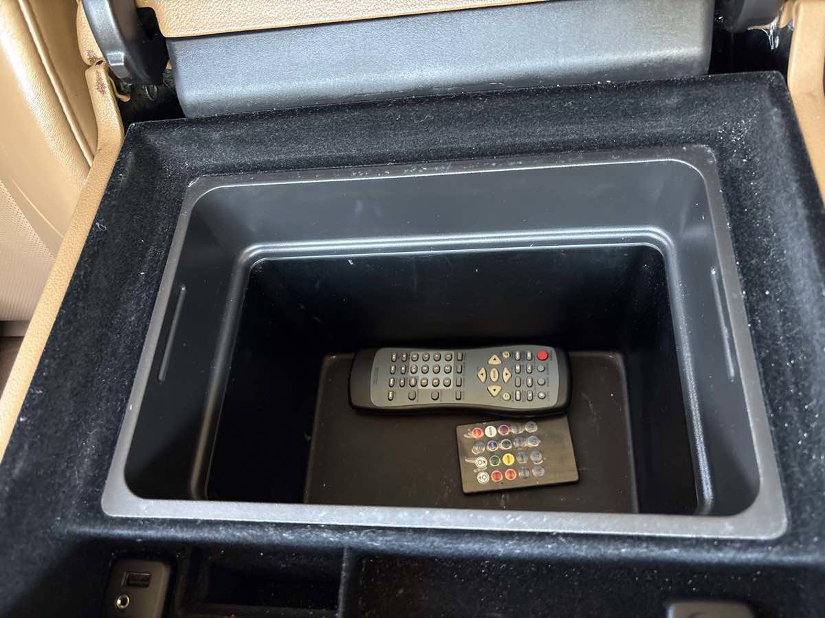 Used 2016 Cadillac Escalade Platinum image 40