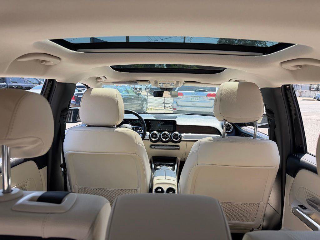 Used 2022 Mercedes-Benz GLB 250 4MATIC image 22