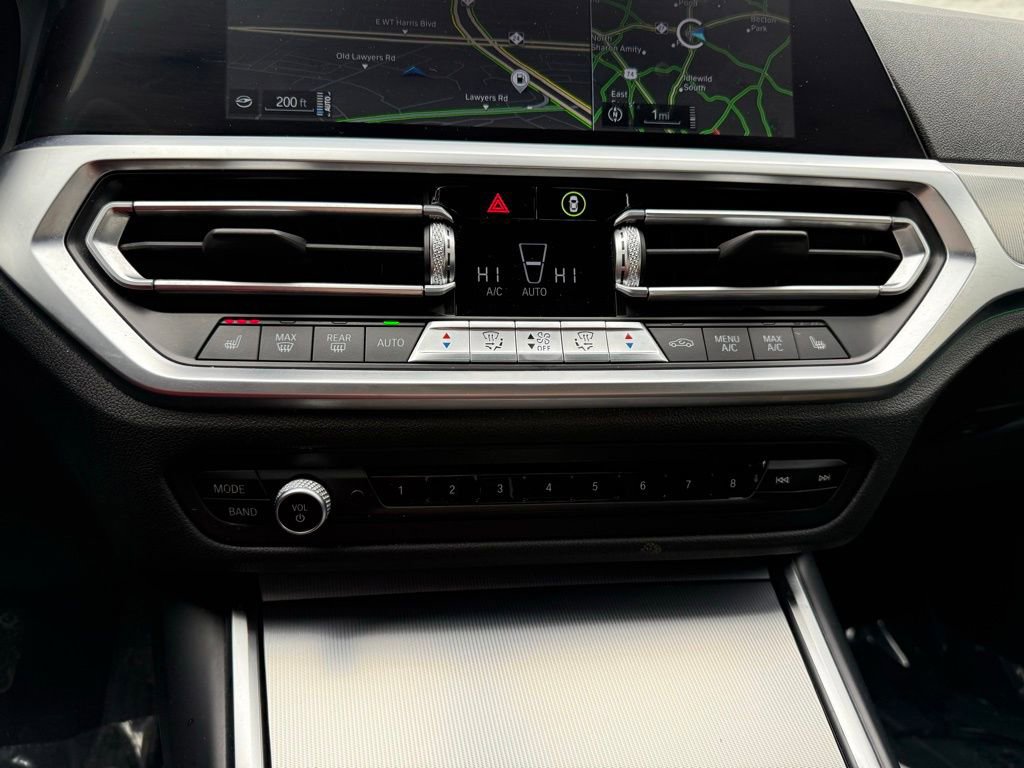 Used 2022 BMW 330e xDrive image 11