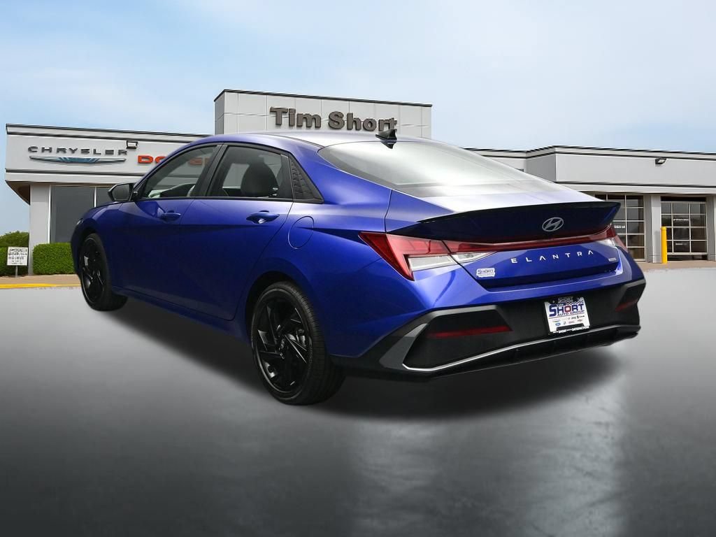 Used 2026 Hyundai Elantra SEL w/ Cargo Package FWD image 3