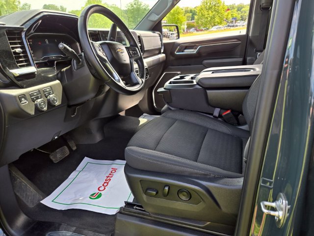Used 2025 Chevrolet Silverado 1500 LT AWD/4WD image 10