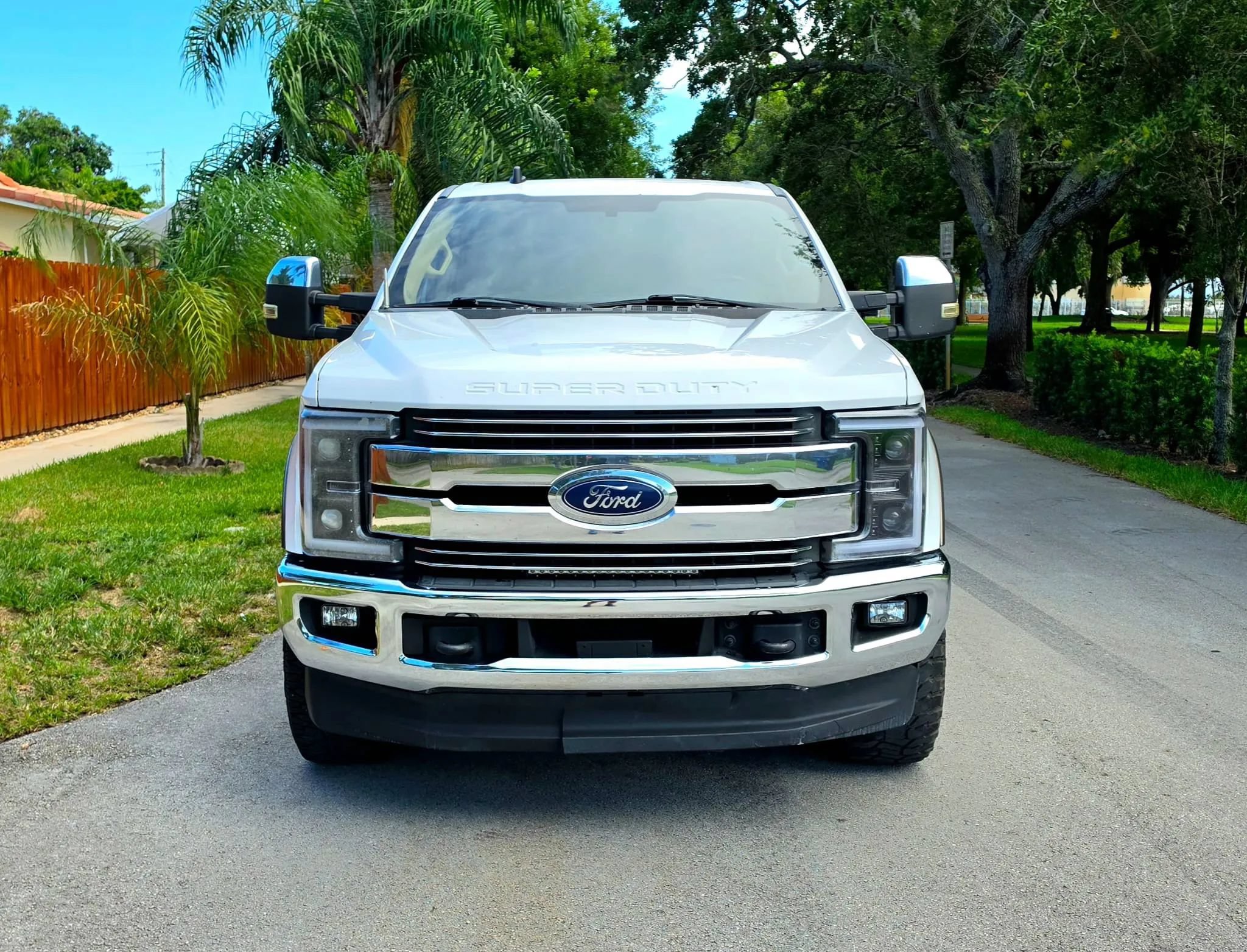 Used 2019 Ford F250 Lariat w/ Lariat Value Package AWD/4WD image 2