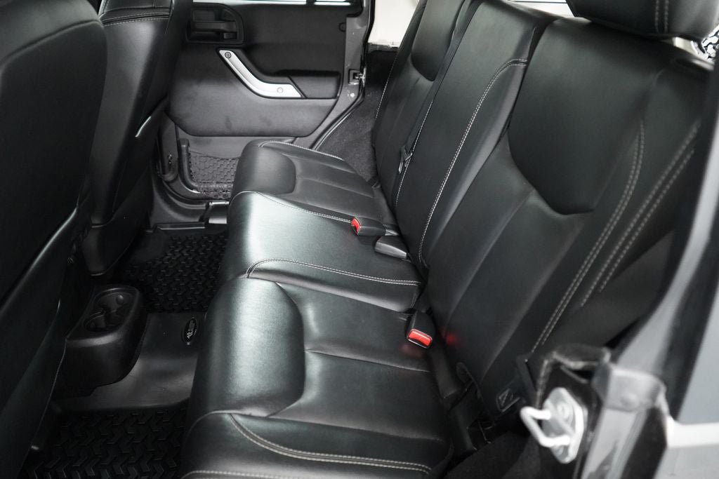 Used 2014 Jeep Wrangler Unlimited Sahara w/ Connectivity Group AWD/4WD image 17