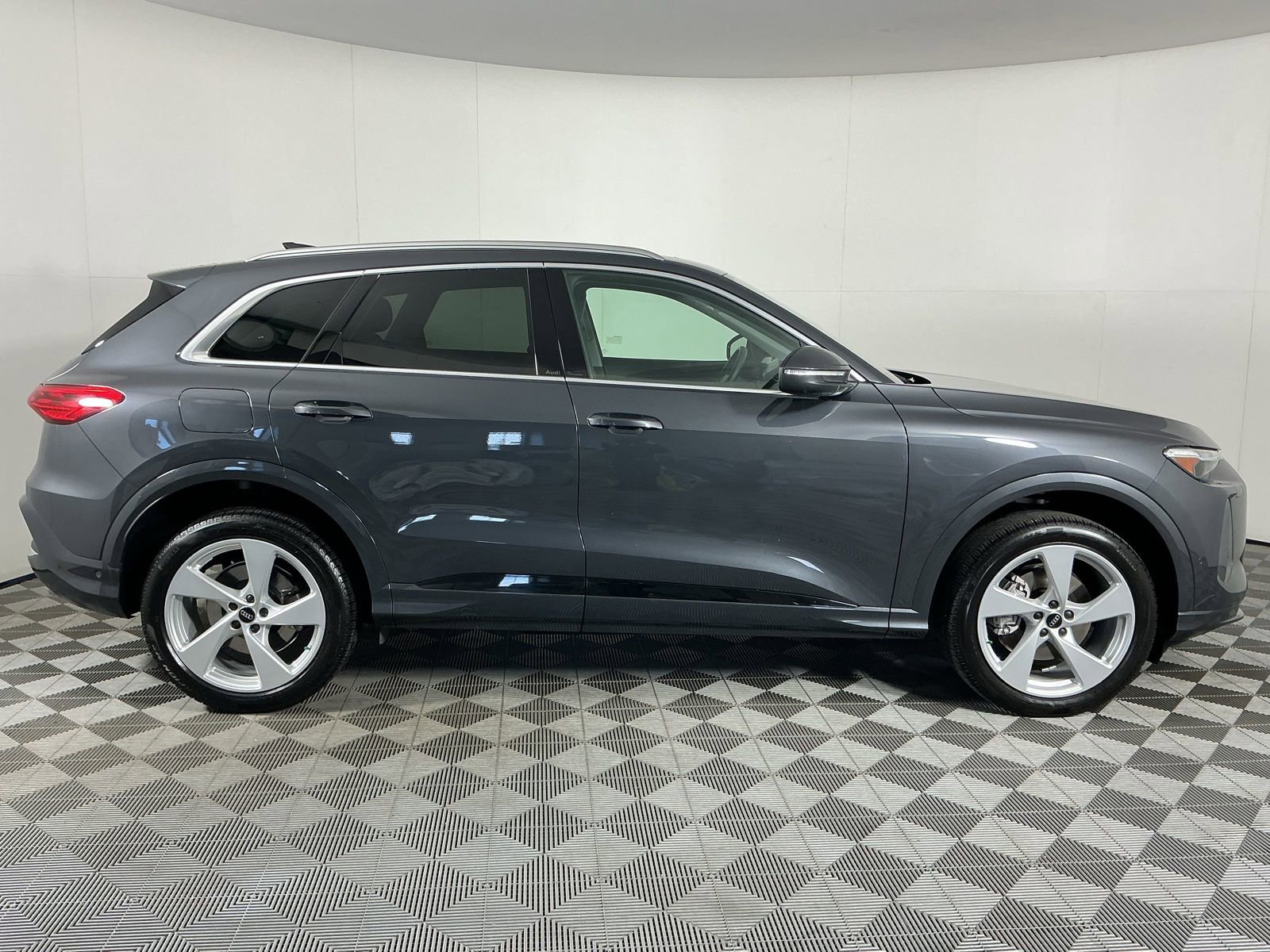 Used 2025 Audi Q5 Premium Plus w/ Premium Plus image 10