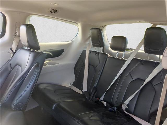 Used 2023 Chrysler Pacifica Touring-L FWD image 19