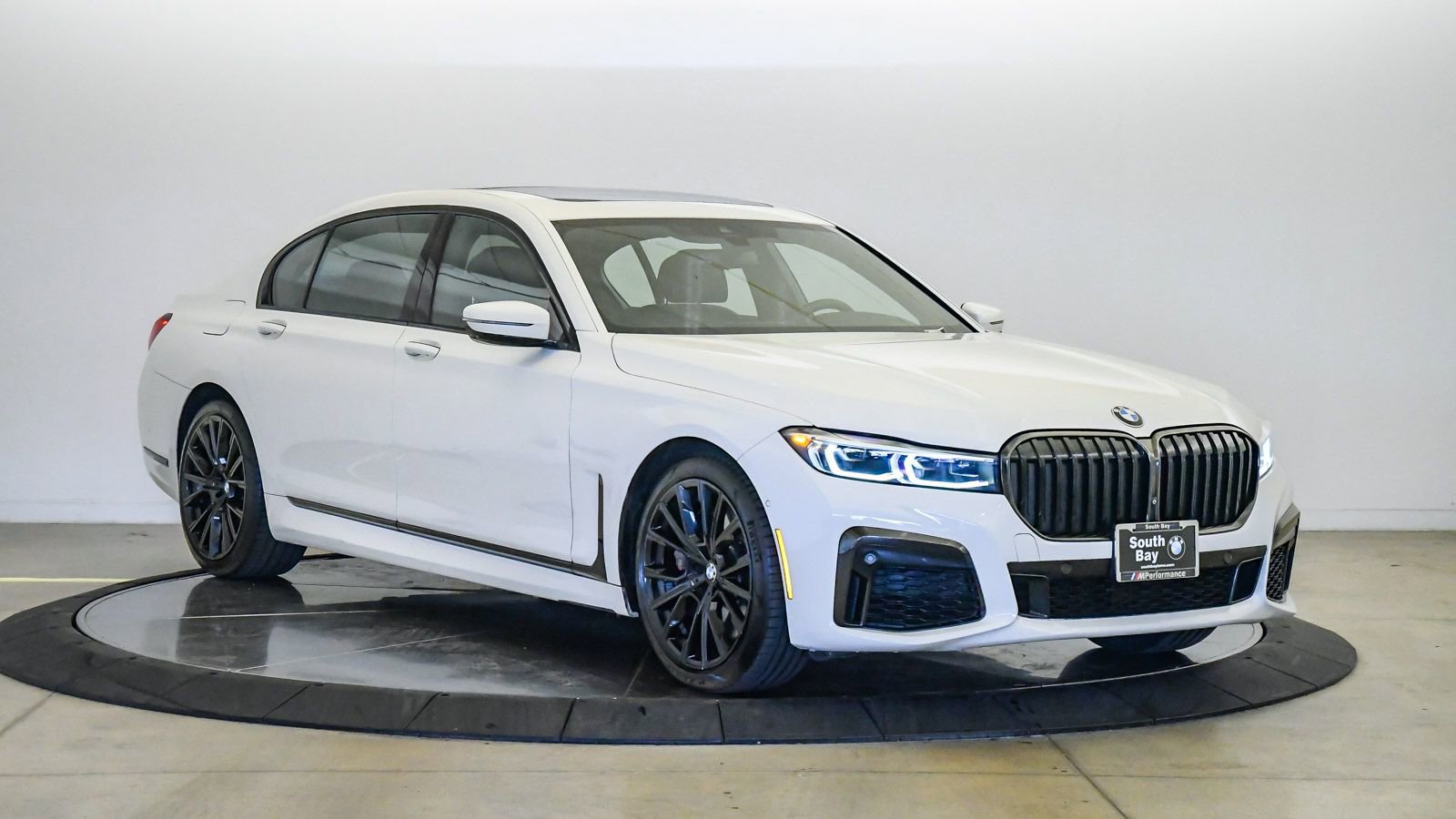 Certified 2022 BMW 740i w/ M Sport Package RWD image 6