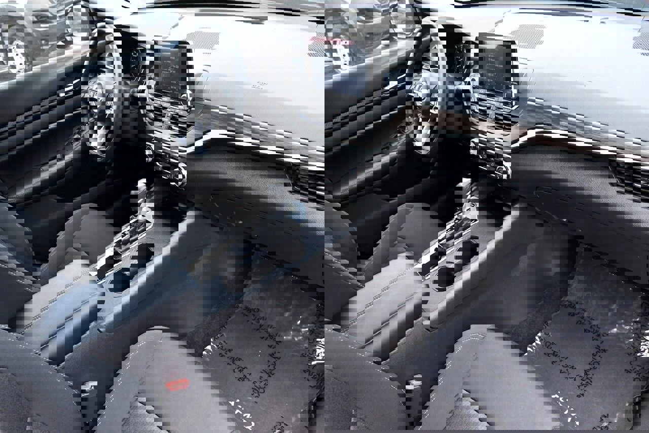 Used 2025 Nissan Altima 2.5 SV image 16