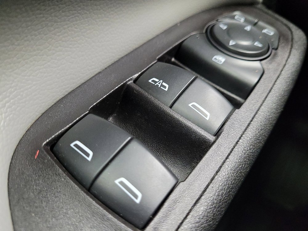 Used 2021 Chevrolet Equinox LS image 27