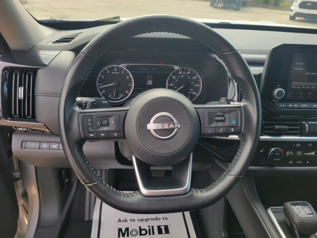 Used 2025 Nissan Pathfinder SV FWD image 12