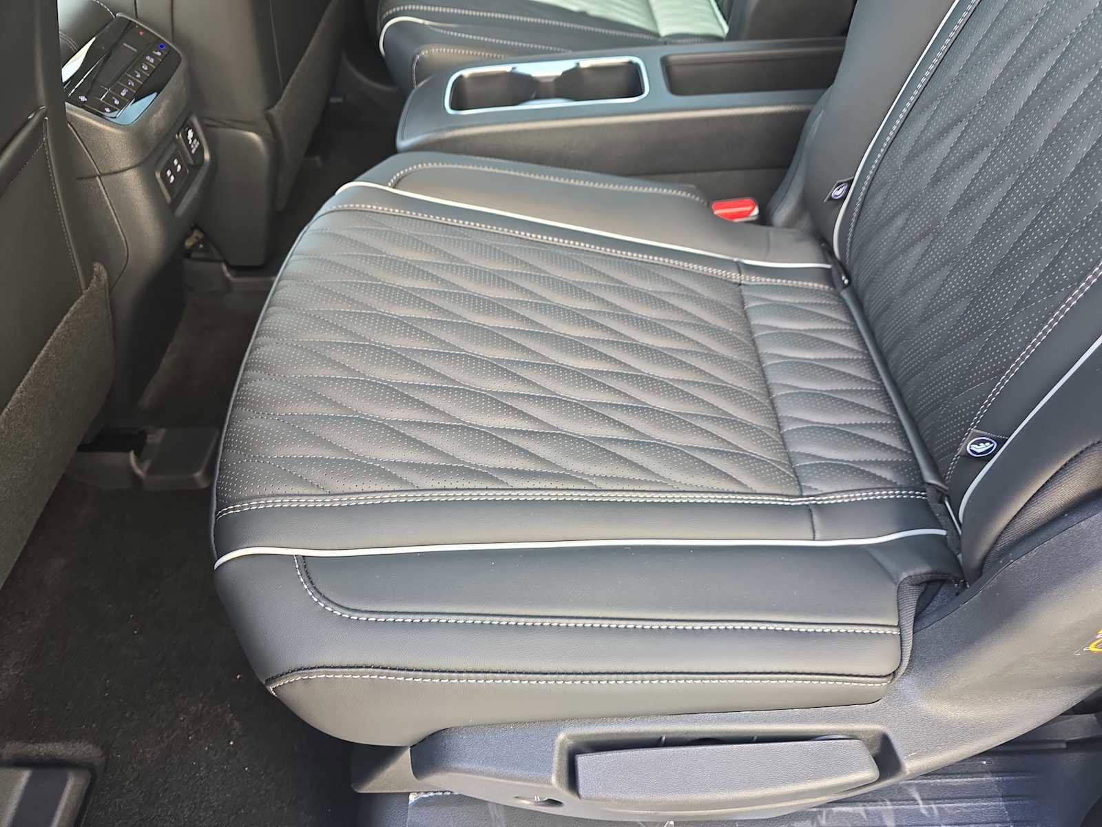 New 2026 INFINITI QX60 Autograph w/ Dark Cargo Package image 17